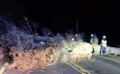 Además, caminos de la Ruta Internacional CH-181 fueron cortados con árboles en la ruta entre Victoria y Curacautín, aparte de barricadas entre Collipulli y Angol.