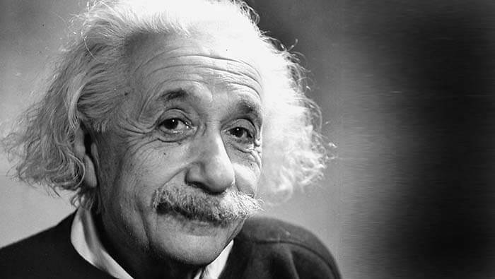 Albert Einstein no obtuvo el premio Nobel de Física por la teoría de la Relatividad, pero lo gana en 1921 por sus descubrimientos sobre el efecto fotoeléctrico.