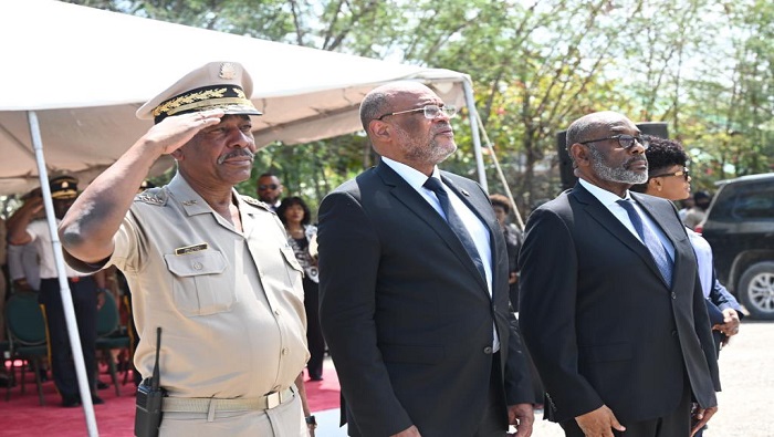 El primer ministro haitiano preguntó a las Fuerzas Armadas si estaban dispuestas a trabajar mano a mano con la Policía Nacional en la lucha contra la inseguridad.