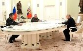 El Presidente de Rusia, Vladímir Putin, destacó que su país y China están intercambiando información a través de sus ministerios de Defensa.