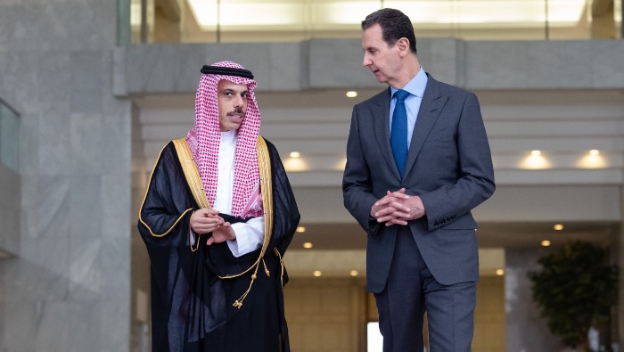 El encuentro se produjo en el Palacio Presidencial como parte de la visita oficial a la nación siria.