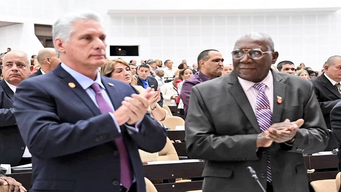 Los diputados cubanos reeligieron además como vicepresidente al diputado Salvador Valdés Mesa con 439 votos.