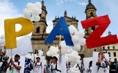 The letters held by Colombian citizens read, "Peace."