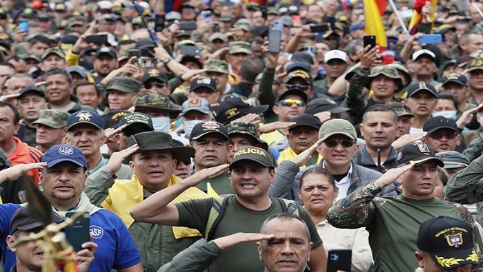 Cerca de 5.000 veteranos en retiro de las Fuerzas Armadas se concentraron el miércoles pasado en la Plaza de Bolívar.