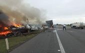 Tras el choque los dos vehículos se prendieron en llamas y provocando una fuerte movilización de elementos de emergencia y seguridad.