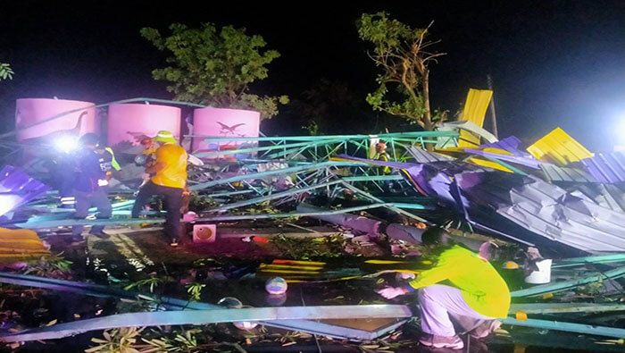 Equipos de emergencia tailandeses iniciaron las operaciones para rescatar a las víctimas de entre los escombros y trasladarlas a hospitales cercanos.