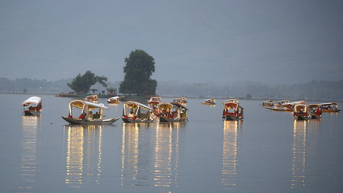 En esta región de la India, los incidentes de naufragios son comunes dado que muchas personas, especialmente en las zonas rurales, utilizan embarcaciones tradicionales como medio de transporte.