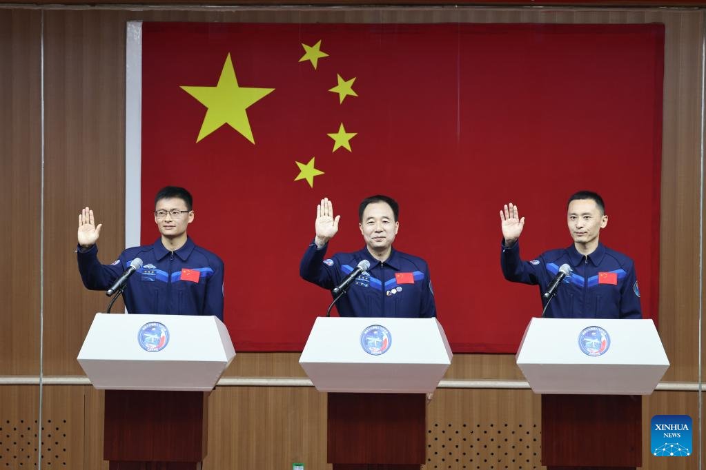 Jing Haipeng, Zhu Yangzhu y Gui Haichao tendrán entre sus tareas monitorear los procesos de acoplamientos y evacuación en la estación espacial que está en plena fase de aplicación y desarrollo.