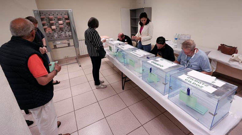 Las elecciones municipales y regionales se desarrollaron en España con normalidad y un ligero aumento de la participación con respecto a las celebradas hace cuatro años.