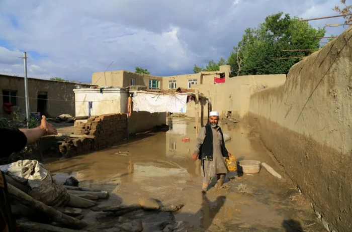 Décadas de conflicto, sumadas a las condiciones medioambientales y la falta de inversión, han contribuido a aumentar la vulnerabilidad de los afganos.