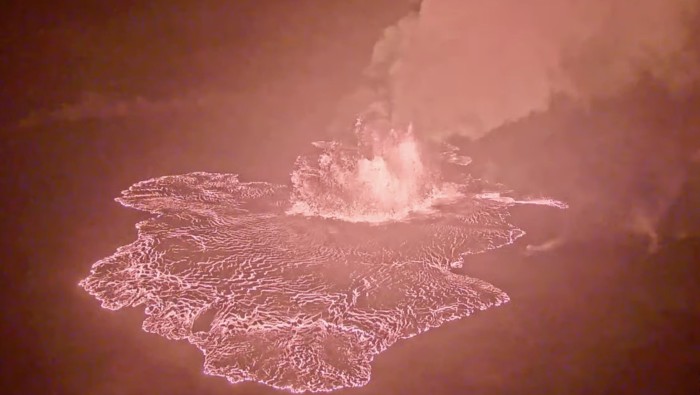 Las autoridades están elevando el nivel de alerta volcánica de Kilauea de vigilancia a advertencia.