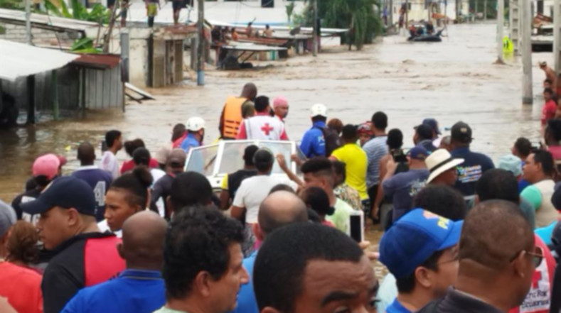 Miles de personas afectadas por las inundaciones que se han producido debido a intensas lluvias que provocaron el desbordamiento de seis ríos, en la provincia de Esmeraldas..