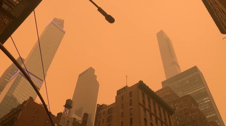 El humo provocado por los cientos de incendios fuera de control en Canadá cambió desde este martes el color del cielo de la ciudad de Nueva York y otras zonas del noreste de Estados Unidos.
