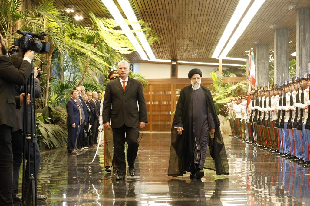 Antes, el mandatario iraní tomó parte en una reunión entre empresarios cubanos y persas que tuvo lugar en el Hotel Nacional