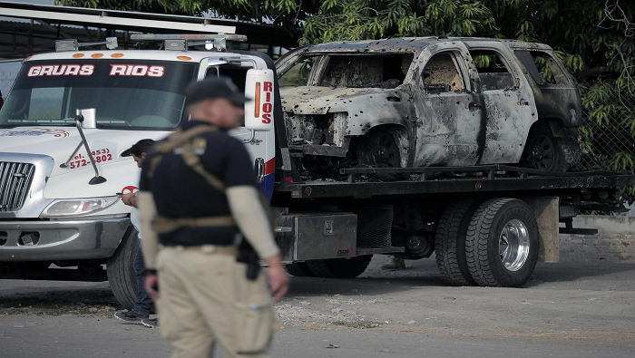 Su camioneta blindada fue atacada e incendiada por hombres fuertemente armados en la comunidad Felipe Carrillo Puerto, La Ruana.