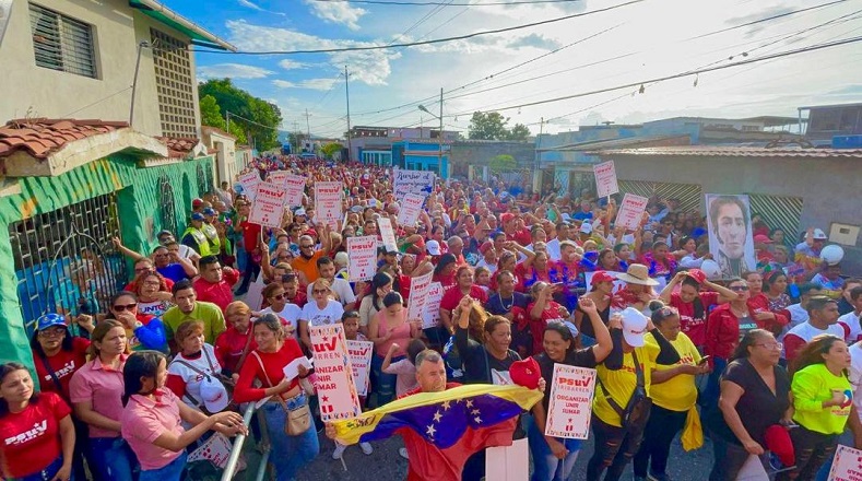 En Lara, los venezolanos marcharon por la paz y la tranquilidad ciudadana. Sobre esta marcha, el dignatario expresó sentirse contento, a la vez que calificó de excelente el desarrollo de la misma.