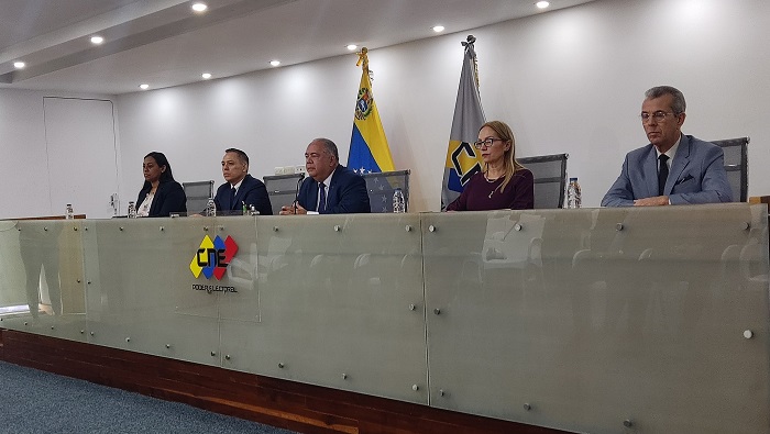 El presidente del CNE, Elvis Amoroso, subrayó que las decisiones tomadas se ajustan a los postulados de la Constitución venezolana, la Ley Orgánica del Poder Electoral y otras normativas vigentes.