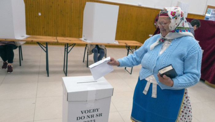En la era de Eslovaquia independiente, esta es la novena elección parlamentaria consecutiva y la cuarta elección anticipada en la historia del país.