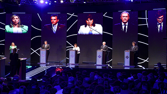 El debate entre los cinco aspirantes a la presidencia del país suramericano giró en torno a la economía, educación y sobre derechos humanos.