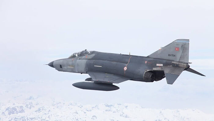 El Ministerio de Defensa turco indicó que los ataques aéreos se llevaron a cabo contra objetivos del PKK ubicadas en el norte de Irak.