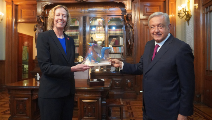 El presidente mexicano se reunió con directivos de la empresa Woodside Energy, encabezados por su directora ejecutiva, Meg O’Neill.