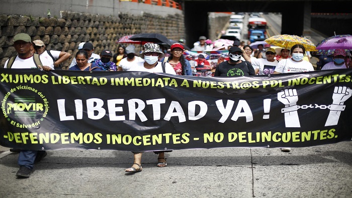 El Movimiento de Víctimas del Régimen (MOVIR) y el Comité de Familiares de Presas y Presos Políticos de El Salvador (COFAPPES), acompañaron a familiares de detenidos.