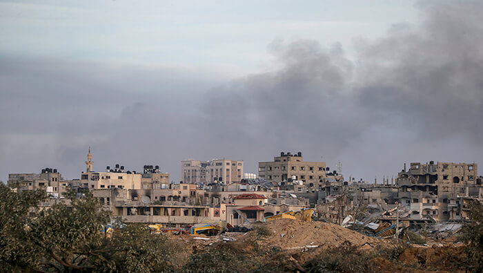 Las fuerzas de Israel destruyeron varias viviendas en la ciudad de Al-Qarara, al noreste de Khan Yunis, al sur de la Franja de Gaza.