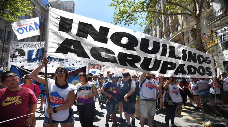 Las voces de los congregados en la Plaza del Congreso de Buenos Aires (capital) dejaron clara la convicción de que “La justicia social no se entrega”.