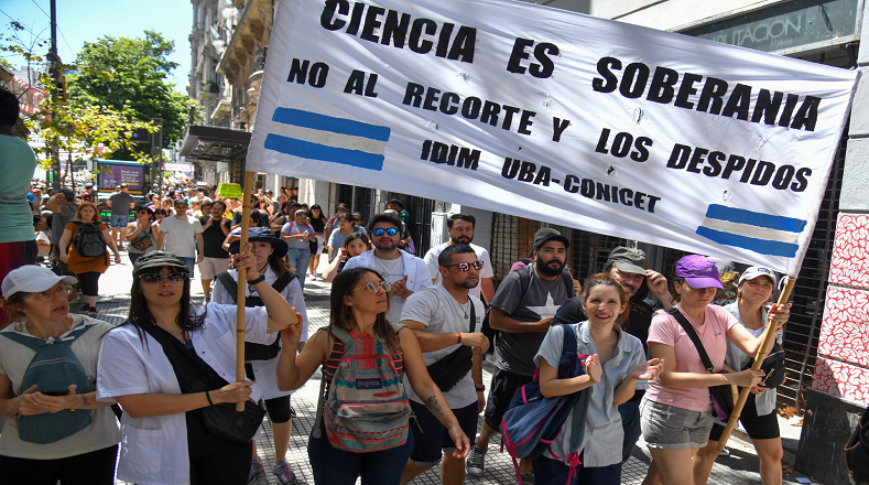 Aunque el Gobierno de Milei ha manifestado que la huelga general es “un gran sinsentido, una complicación y una pérdida de dinero contra muchos argentinos”, el número de asistentes contradice tales declaraciones.
