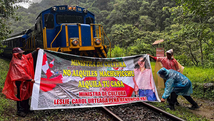 La protesta fue organizada por colectivos del departamento de Cusco, en rechazo a la privatización de la venta de boletos para ingresar a Machu Picchu.