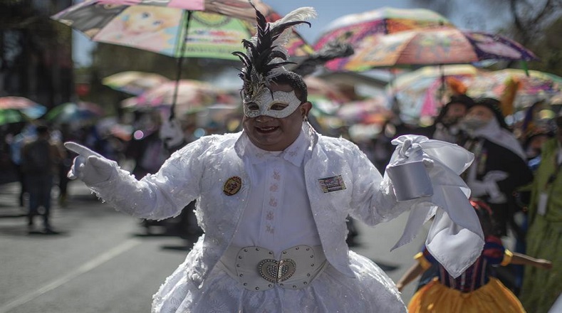 El desfile, bautizado como "Carnaval de Carnavales" se extendió desde la Plaza Tlaxcoaque hasta el Zócalo de la capital mexicana.