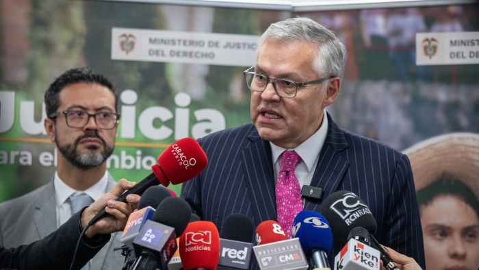Osuna dio a conocer la medida en conferencia de prensa junto al titular del Inpec, Daniel Fernando Gutiérrez.