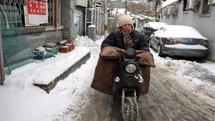 El frío ha congelado calles y carreteras en varias provincias chinas