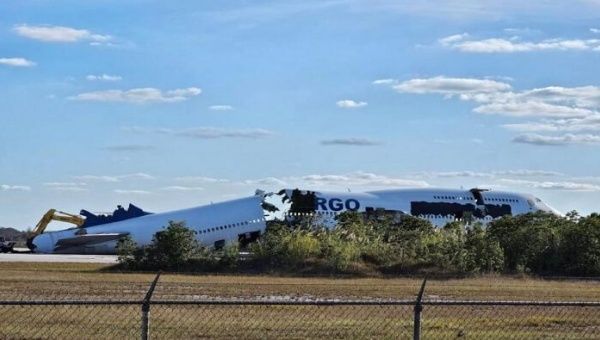 La aeronave de la empresa Emtrasur desguazada en el Aeropuerto de Transición y Entrenamiento Dade-Collier (TNT), Florida.