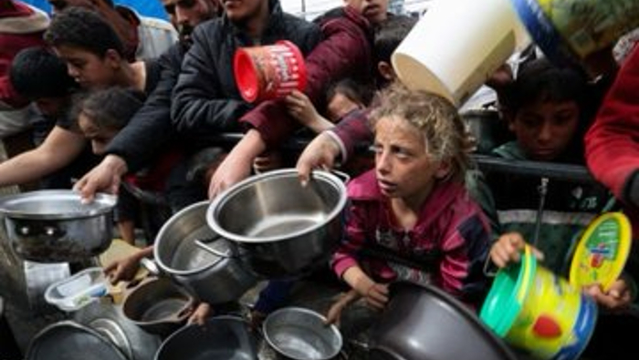 El número de muertos por desnutrición y deshidratación ha aumentado a 25 en la Franja de Gaza, mantenida bajo asedio israelí desde octubre pasado.