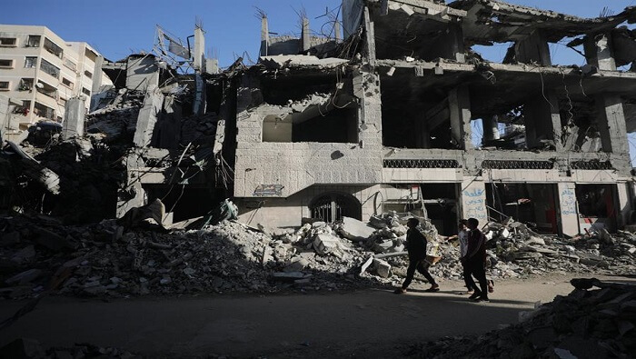 Ejército israelí emprendió un asedio contra Gaza, destruyendo zonas residenciales, escuelas, hospitales, estructuras religiosas, históricas, entre otras.