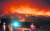 Personal de bomberos de las regiones de Calidonia, Carrasquilla y San Miguelito atendieron la emergencia desde el primer momento.