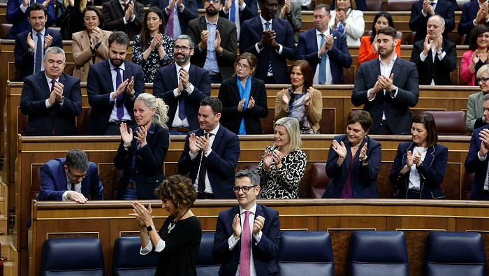 La ley fue aprobada con votos favorables del Partido Socialista Obrero Español (PSOE), Esquerra Republicana de Catalunya (ERC) y Junts per Catalunya (Junts).
