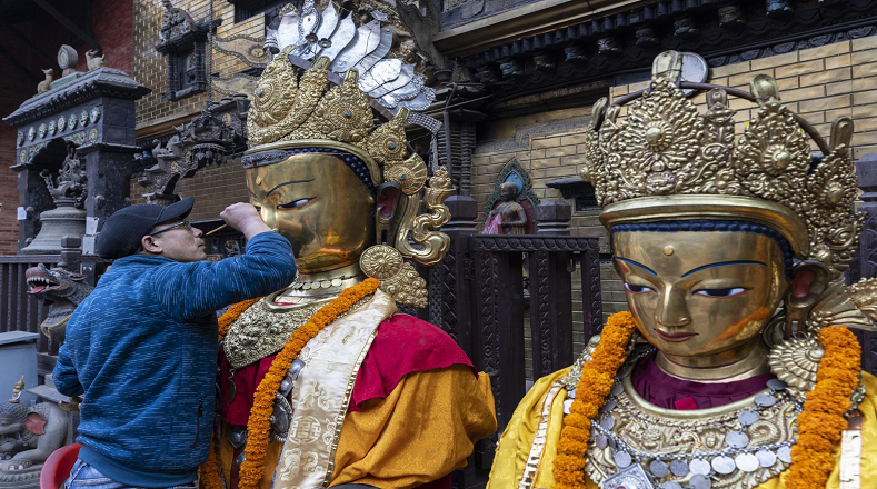 El festival, de dos días de duración, ofrece adoración al Señor Buda en busca de la paz mundial y el bienestar humano. 