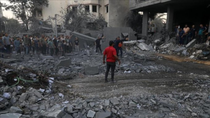Se reportaron ataques aéreos contra edificios residenciales en la ciudad de Deir al-Balah, lo cual provocó la muerte de más de una decena de palestinos civiles.