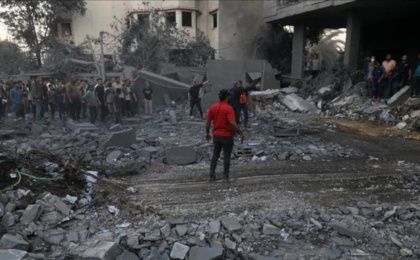 Se reportaron ataques aéreos contra edificios residenciales en la ciudad de Deir al-Balah, lo cual provocó la muerte de más de una decena de palestinos civiles.
