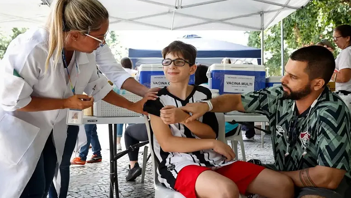 Actualmente las vacunas se están administrando a niños y adolescentes de entre 10 y 14 años.