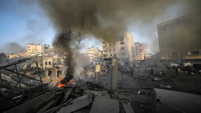 Human Rights Watch (HRW) denunció este jueves que Israel cometió un aparente crimen de guerra con un ataque contra un edificio residencial en Nuseirat, en el centro de la Franja, el pasado 31 de octubre.