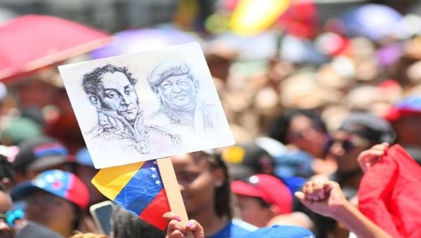 Como expresó el Presidente venezolano durante el acto, "no puede haber 11 (de abril) nunca más", de ese modo el pueblo envió un mensaje a los apellidos de la ultraderecha: "¡Más nunca volverán!".