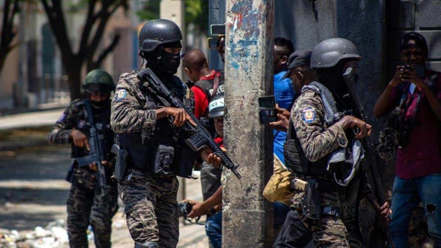 En las calles de Puerto Príncipe, capital de Haití, aún reina la violencia armada.