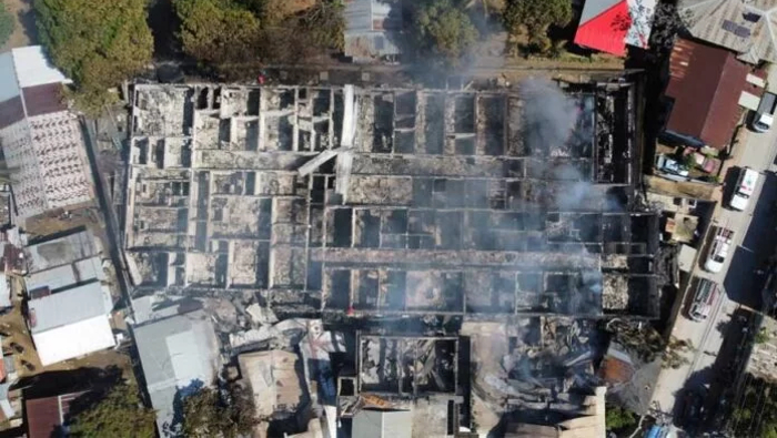 Según el informe preliminar del Cuerpo de Bomberos, el incendio consumió aproximadamente el 95 por ciento del edificio.