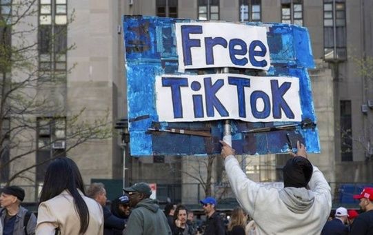 Protest against TikTok ban, 2024.