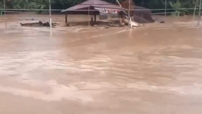 Las autoridades notifican inundaciones de hasta tres metros de altura, que cubrieron 13 subdistritos.