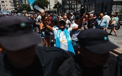 Los sindicatos denuncian la Ley Bases y Puntos de Partida para la Libertad de los Argentinos que incluye la privatización de empresas.