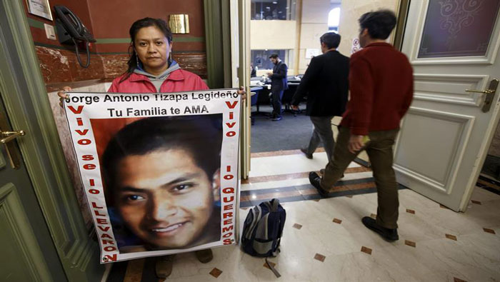 Padres de los 43 desaparecidos de Ayotzinapa se pronuncian sobre dictamente fijado por el EAAF